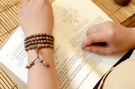 Tổng hợp các cắm nhang trầm đúng cách