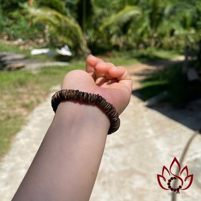 Vòng Trầm Hương Hạt Dẹp | 6-7 Ly | Trầm Bì Rễ Tự Nhiên