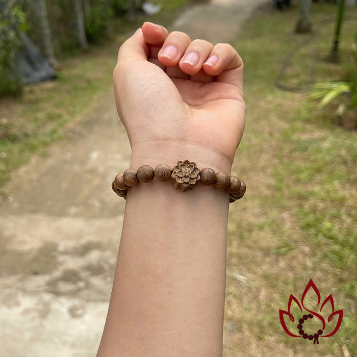 Vòng Trầm Hương Hạt Tròn | Charm Hoa Sen | 8 ly | Trầm Tốc Kiến Tự Nhiên Lâu Năm