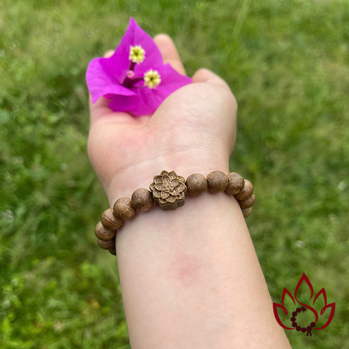 Vòng Trầm Hương Hạt Tròn | Charm Hoa Sen | 8 ly | Trầm Tốc Kiến Tự Nhiên Lâu Năm