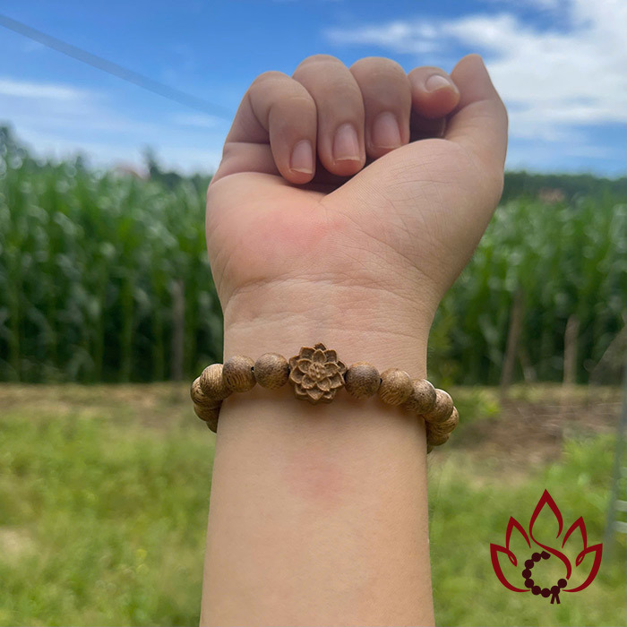 Vòng Trầm Hương Hạt Tròn | Charm Hoa Sen | 8 Ly | Trầm Tốc Kiến Tự Nhiên