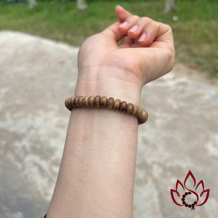 Vòng Trầm Hương Hạt Dẹp | 8 ly | Trầm Tốc Kiến Tự Nhiên Lâu Năm