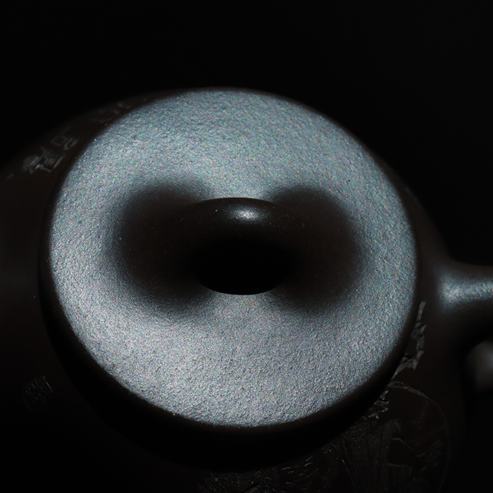 am-tu-sa-me-phi-bieu-hac-ne-tang-le (2).jpg